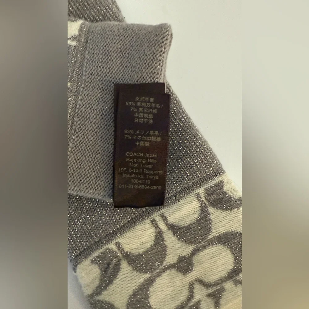 COACH Signature Logo Metallic Knit Gloves Grey Silver White Merino Wool NWOT - Picture 5 of 7